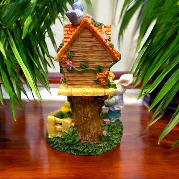 VINTAGE Easter Bunny & Birdhouse Figurine - Hinged Secret Compartment - Picture 4 of 11